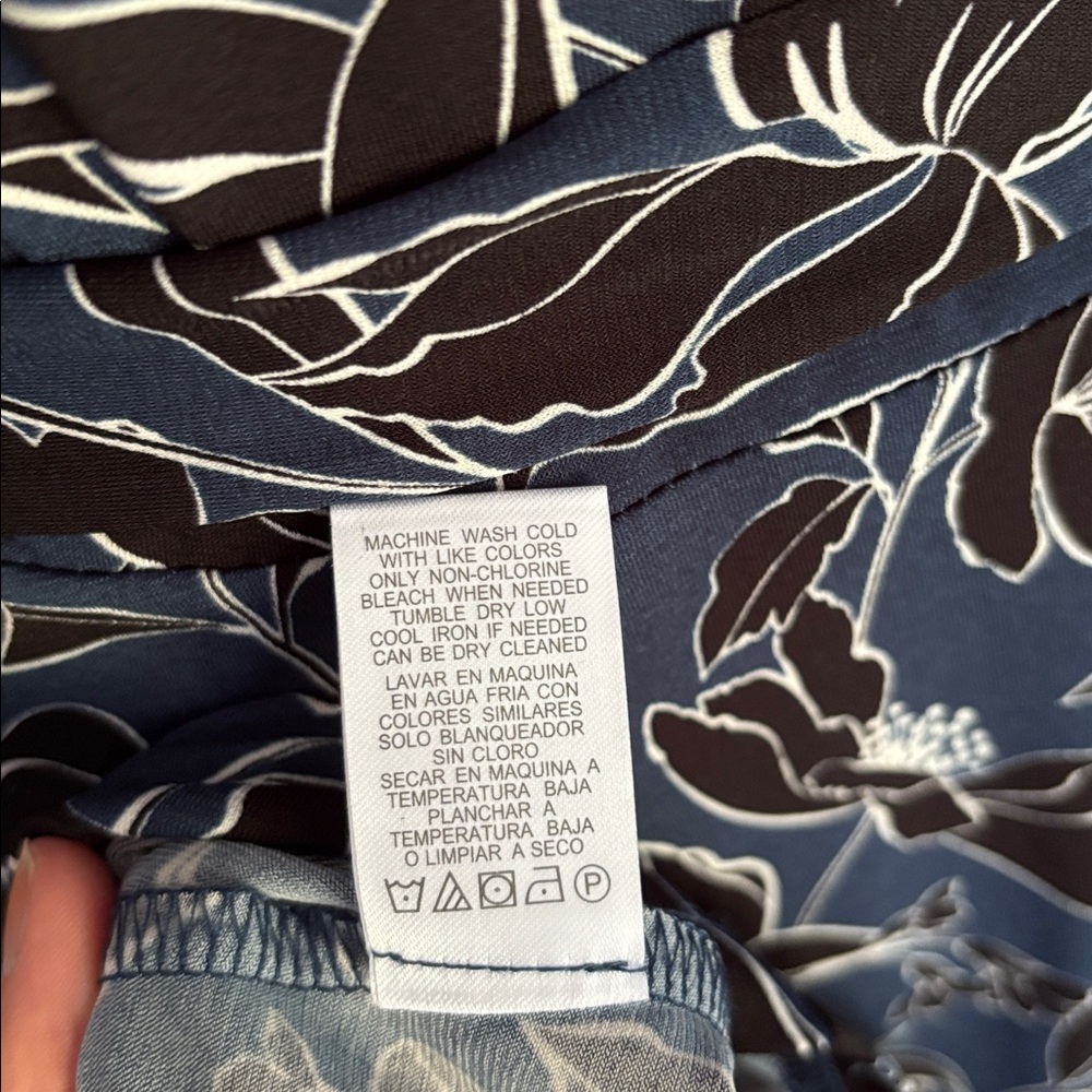 LAST CHANCE | NWT Leota Perfect Wrap Dress Classic Floral Dress - Picture 9 of 10